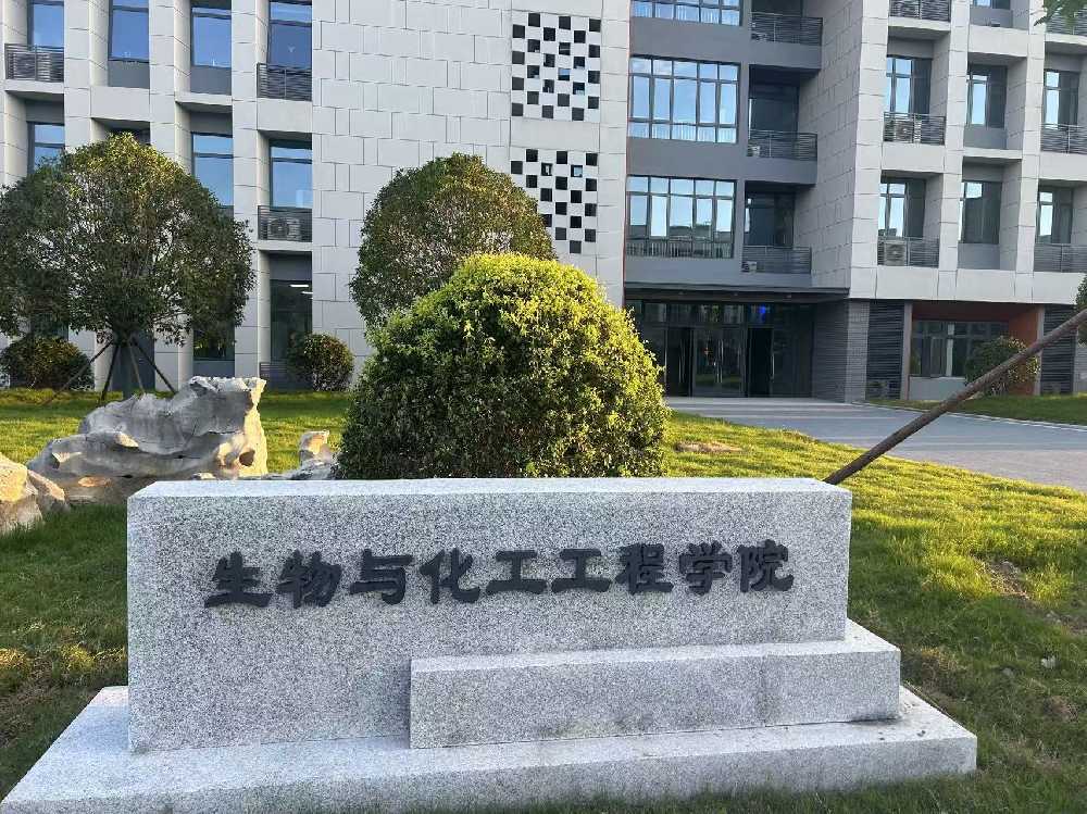 绿春县扬州职业大学体育场高杆灯项目